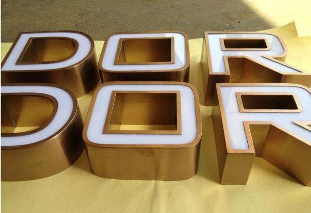 不銹鋼拉絲發光字制作